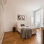 The Best Rent - Splendid Three-Bedroom Apartment Near The Trevi Fountain