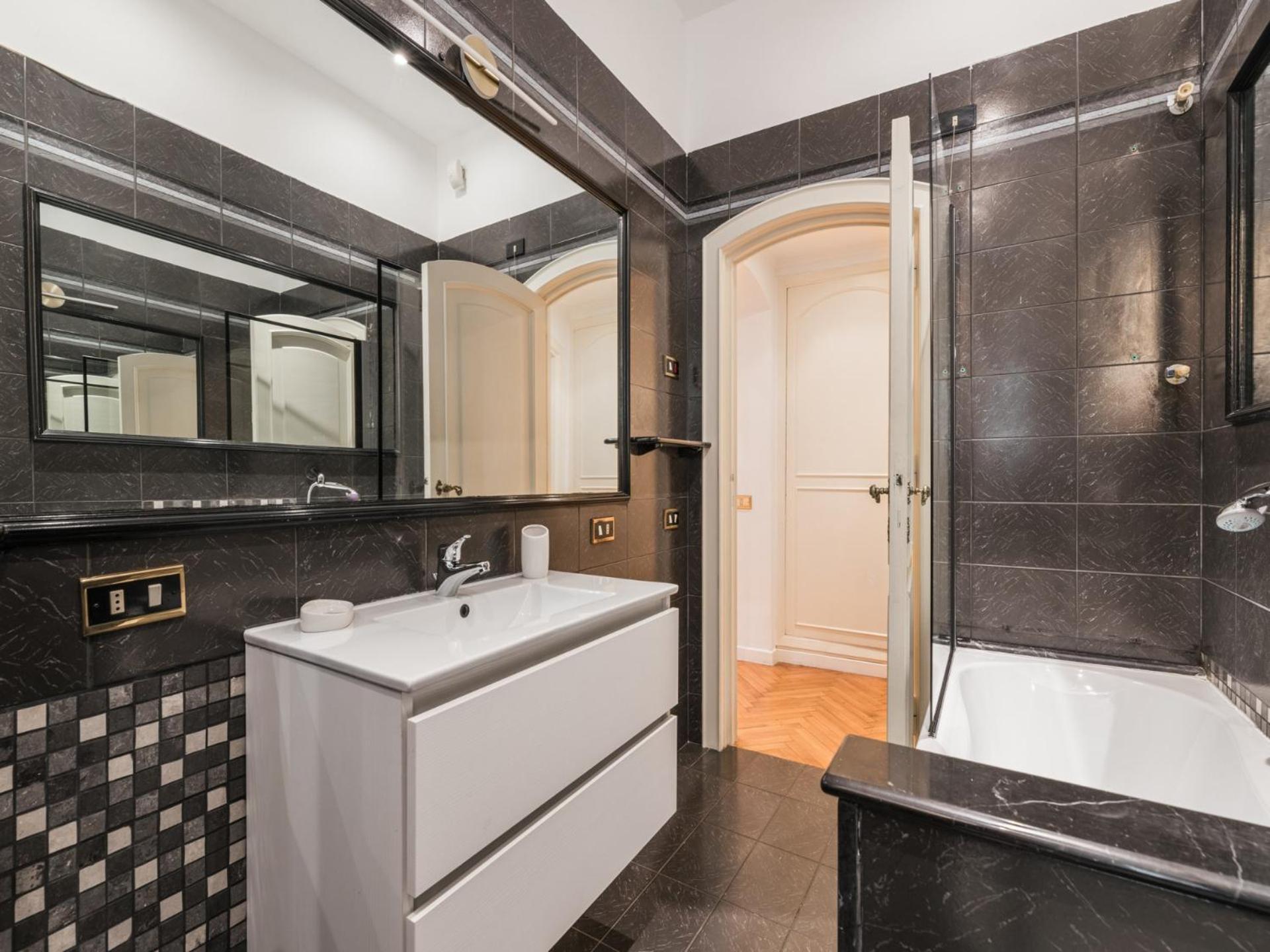 The Rent - Splendid Three-bedroom Near The Trevi Fountain Apartment Rom