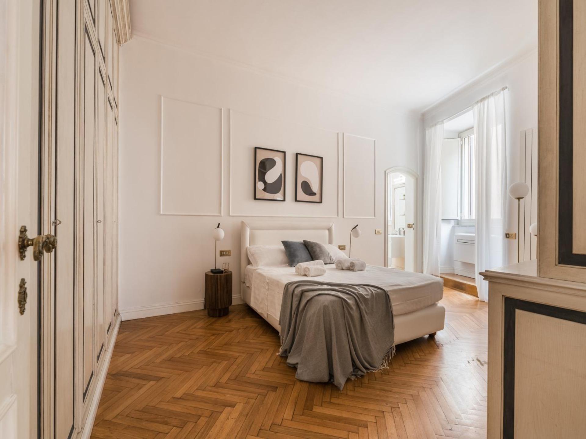 The Rent - Splendid Three-bedroom Near The Trevi Fountain *