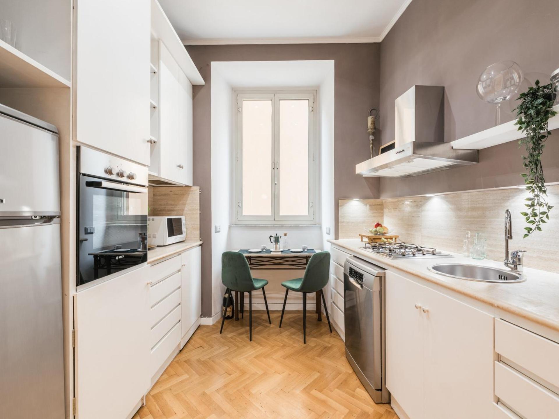 The Rent - Splendid Three-bedroom Near The Trevi Fountain Apartment