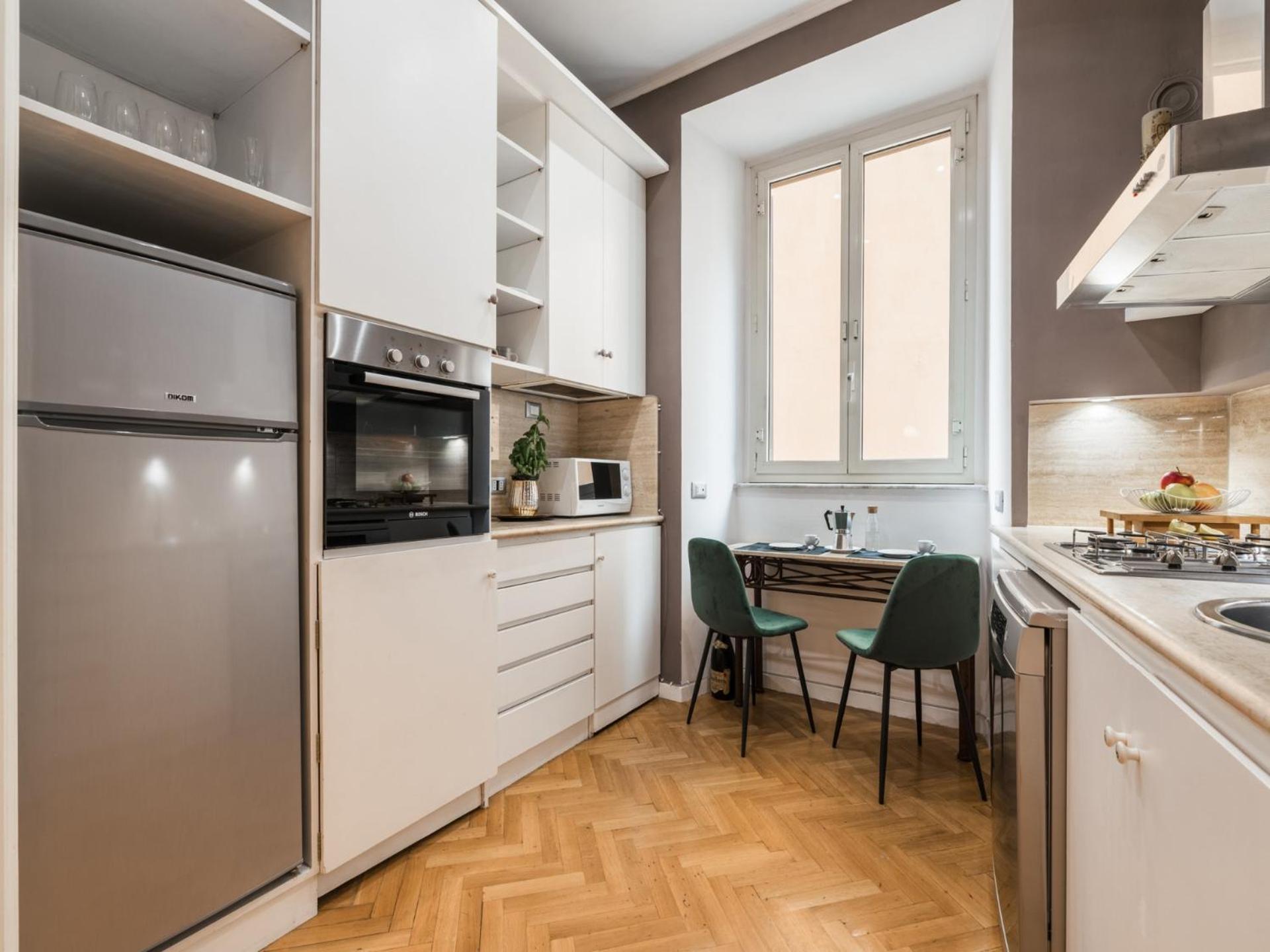 The Rent - Splendid Three-bedroom Near The Trevi Fountain Apartment *
