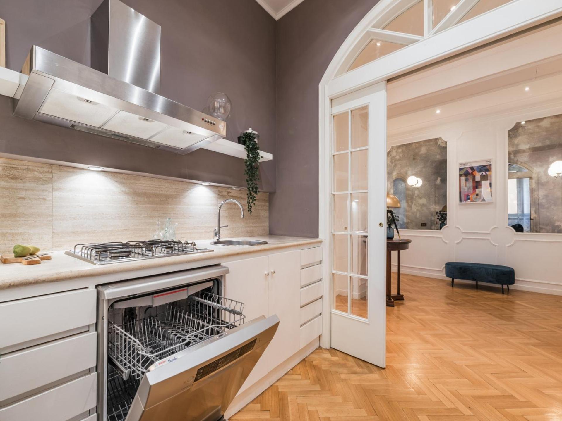 The Rent - Splendid Three-bedroom Near The Trevi Fountain Apartment